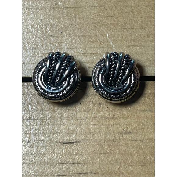 Pair of Women's Silver Tone Knotted Style Earrings. Lightweight - Picture 1 of 2